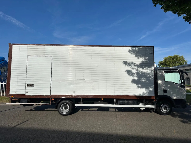 Furgonas sunkvežimis MAN TGL 12.210 MANUAL + 2000 KG LIFT + 2.60 M HIGH BIG BOX + AIRCO + SPRING / SPRING + 3 SEATS: foto 6