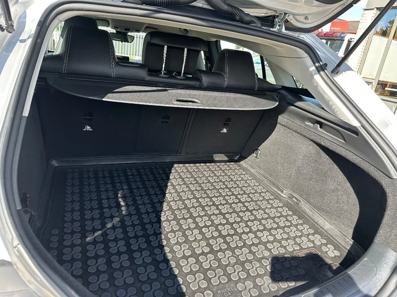 Mercedes-Benz CLA-Klasse 200 D - SHOOTING BRAKE + STANDKLIMA + NAVI - Lengvasis automobilis: foto 4 Mercedes-Benz CLA-Klasse 200 D - SHOOTING BRAKE + STANDKLIMA + NAVI - Lengvasis automobilis: foto 4
