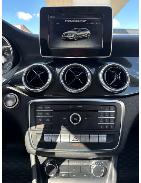 Lengvasis automobilis Mercedes-Benz CLA-Klasse 200 D - SHOOTING BRAKE + STANDKLIMA + NAVI: foto 9