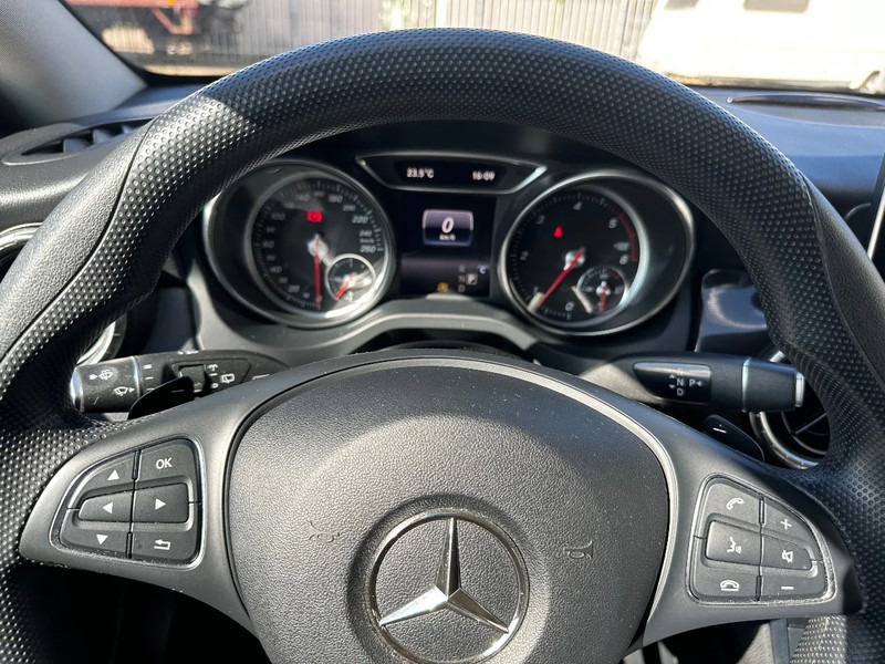 Lengvasis automobilis Mercedes-Benz CLA-Klasse 200 D - SHOOTING BRAKE + STANDKLIMA + NAVI: foto 10
