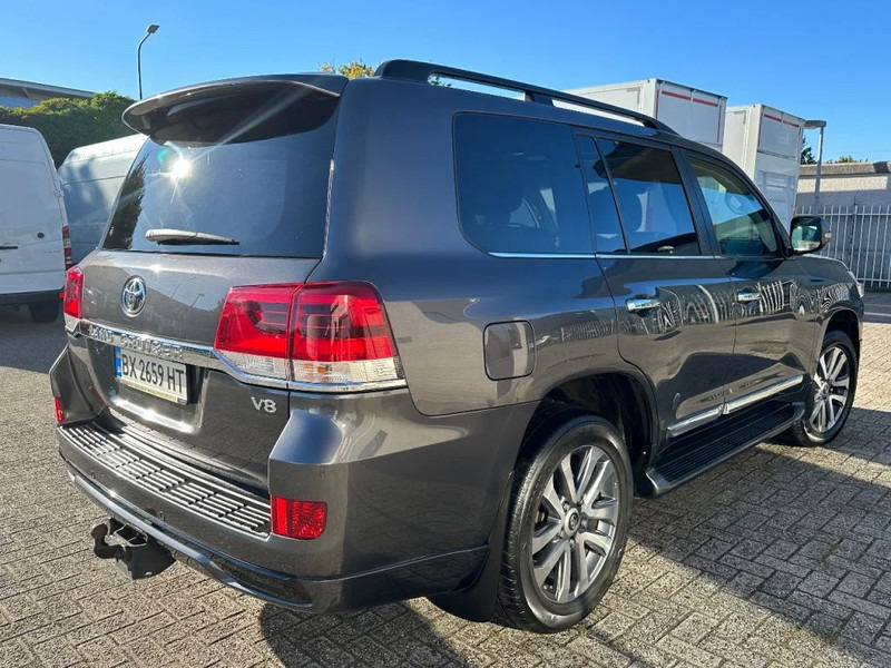Toyota Land Cruiser V8 LAND CRUISER 200 V8 + CAMERA 360 + FRIDGE + DIESEL + ONLY EXPORT - Visureigis: foto 5 Toyota Land Cruiser V8 LAND CRUISER 200 V8 + CAMERA 360 + FRIDGE + DIESEL + ONLY EXPORT - Visureigis: foto 5