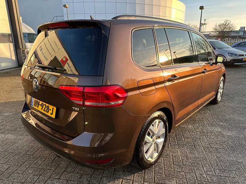 Volkswagen Touran 1.2 TSI COMFORTLINE + APK / TUV + 4 WINTER TYRES WITH RIMS + NAVI + MARGE - Lengvasis automobilis: foto 4 Volkswagen Touran 1.2 TSI COMFORTLINE + APK / TUV + 4 WINTER TYRES WITH RIMS + NAVI + MARGE - Lengvasis automobilis: foto 4