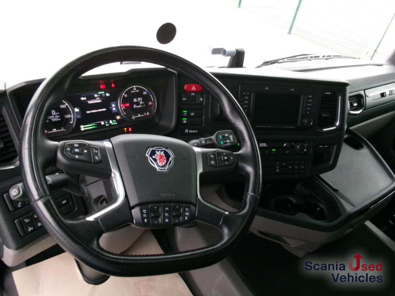 SCANIA R 450 A4x2EB 2 Tanks Standklima TOP!!! - Vilkikas: foto 2 SCANIA R 450 A4x2EB 2 Tanks Standklima TOP!!! - Vilkikas: foto 2