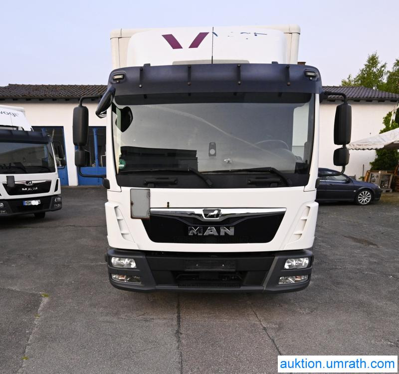 MAN MAN TGL 12.250 4x2 L/BL Koffer Ladebordwand Klimaautomatik NAVI Luftfederung Automatikgetriebe EURO 6 - Furgonas sunkvežimis: foto 3 MAN MAN TGL 12.250 4x2 L/BL Koffer Ladebordwand Klimaautomatik NAVI Luftfederung Automatikgetriebe EURO 6 - Furgonas sunkvežimis: foto 3