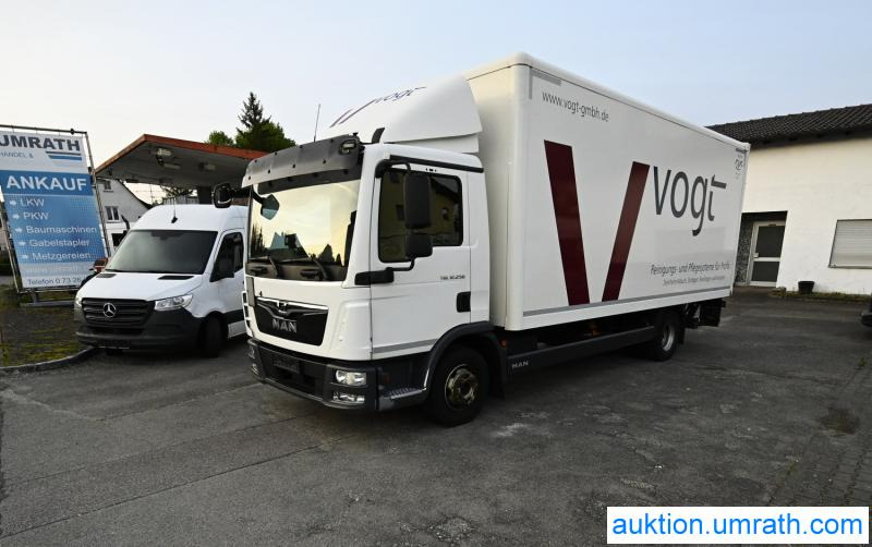 MAN (V181) MAN TGL 12.250 4x2 L/BL Koffer Ladebordwand Klimaautomatik NAVI Luftfederung Automatikgetriebe EURO 6 - Furgonas sunkvežimis: foto 2 MAN (V181) MAN TGL 12.250 4x2 L/BL Koffer Ladebordwand Klimaautomatik NAVI Luftfederung Automatikgetriebe EURO 6 - Furgonas sunkvežimis: foto 2