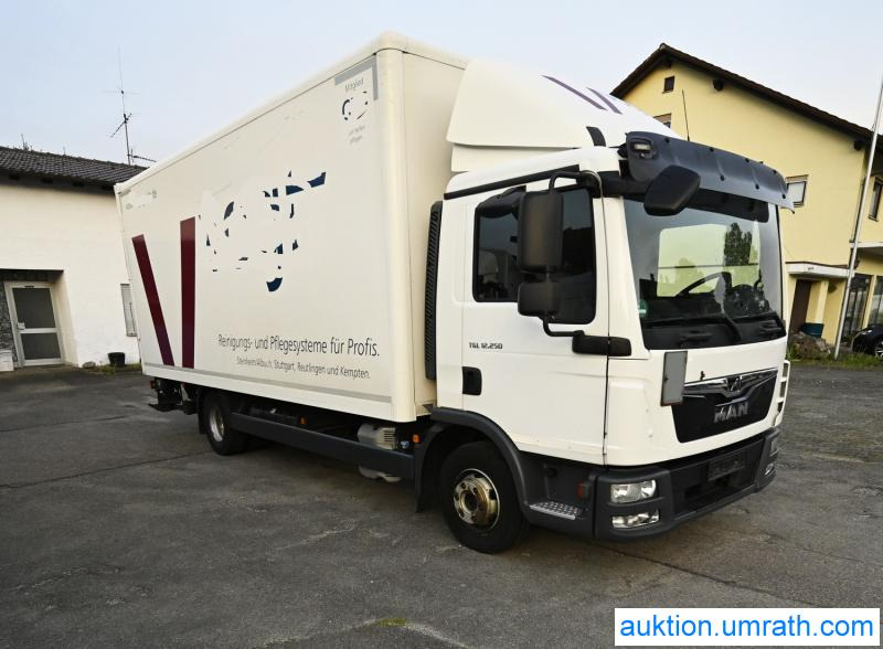 MAN (V181) MAN TGL 12.250 4x2 L/BL Koffer Ladebordwand Klimaautomatik NAVI Luftfederung Automatikgetriebe EURO 6 - Furgonas sunkvežimis: foto 4 MAN (V181) MAN TGL 12.250 4x2 L/BL Koffer Ladebordwand Klimaautomatik NAVI Luftfederung Automatikgetriebe EURO 6 - Furgonas sunkvežimis: foto 4
