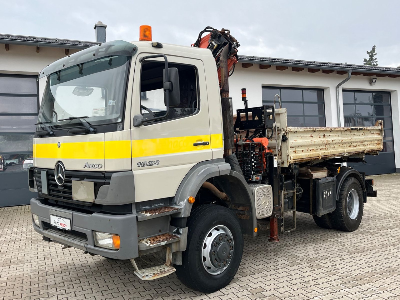 Mercedes-Benz Atego 1823 4x4 Kipper mit Kran Atlas 125.2 Funk - Savivartis sunkvežimis, Sunkvežimis su kranu: foto 1 Mercedes-Benz Atego 1823 4x4 Kipper mit Kran Atlas 125.2 Funk - Savivartis sunkvežimis, Sunkvežimis su kranu: foto 1