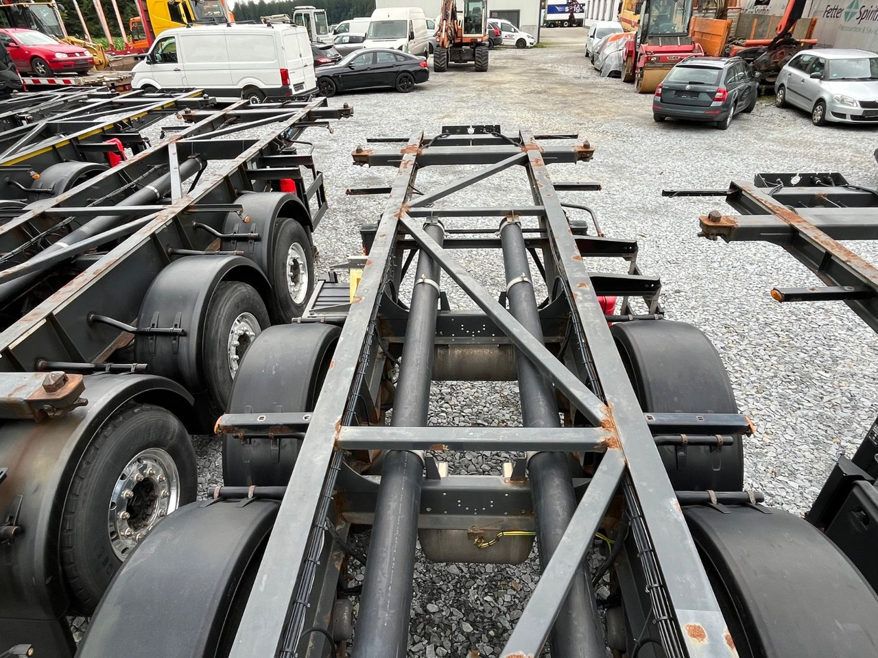 Schwarzmüller S1 R-Serie Tank Chassis ADR SAF Alufelgen - Konteineris-vežimus/ Sukeisti kūną puspriekabė: foto 5 Schwarzmüller S1 R-Serie Tank Chassis ADR SAF Alufelgen - Konteineris-vežimus/ Sukeisti kūną puspriekabė: foto 5