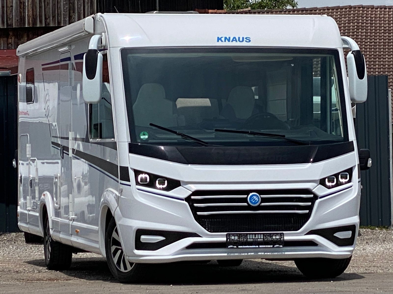 Knaus Live I 700 MEG,Automatik, Längsbetten - Integruotas kemperis: foto 1 Knaus Live I 700 MEG,Automatik, Längsbetten - Integruotas kemperis: foto 1