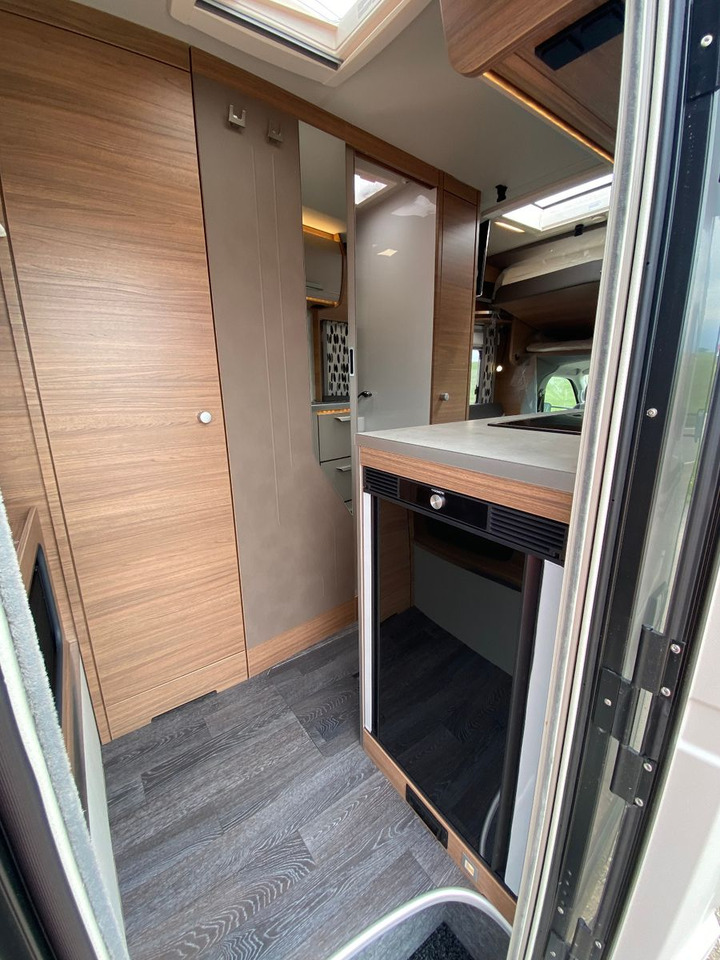 Pusiau integruotas kemperis Knaus Tourer Van 500 LT, slide Bett, 4 P. Zulassung: foto 16