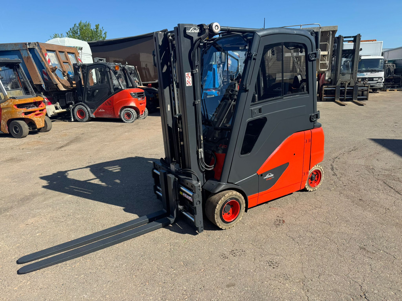 LINDE E20PHL-02 Elektro Triplex Kabine Heizung integriertes Ladegerät - Elektrinis krautuvas: foto 1 LINDE E20PHL-02 Elektro Triplex Kabine Heizung integriertes Ladegerät - Elektrinis krautuvas: foto 1