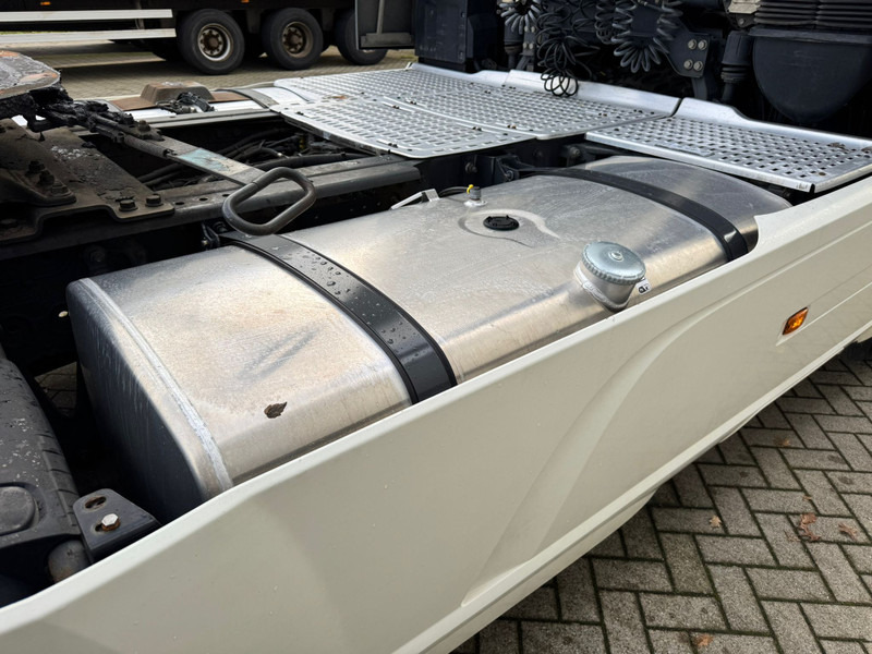 Vilkikas DAF XF 480 SC / 2 Tanks / 2 Beds / Refrigerator: foto 11