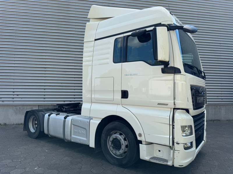 MAN TGX 18.500 XLX / Intarder / Roof Klima / 2 Tanks - Vilkikas: foto 2 MAN TGX 18.500 XLX / Intarder / Roof Klima / 2 Tanks - Vilkikas: foto 2