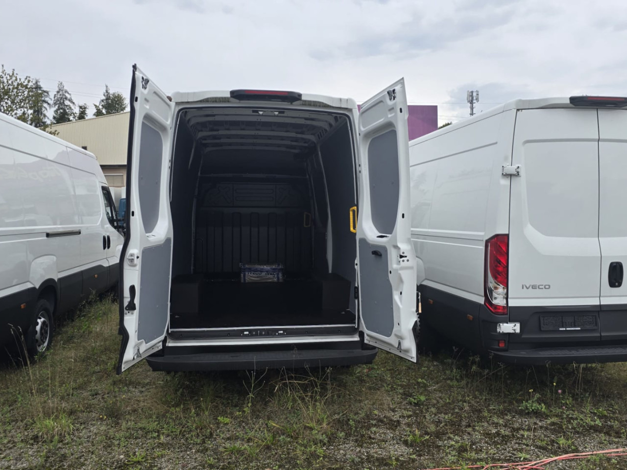 IVECO DAILY 38S14E V - Krovininis mikroautobusas, Elektrinis furgonas: foto 3 IVECO DAILY 38S14E V - Krovininis mikroautobusas, Elektrinis furgonas: foto 3