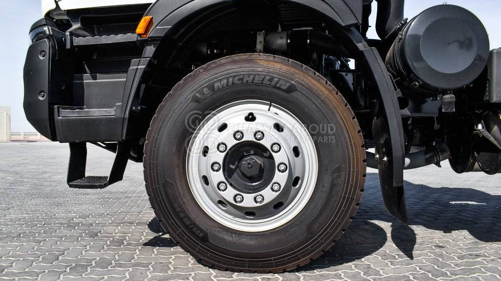 Interior photo 1: Važiuoklės sunkvežimis IVECO T-WAY Chassis  6×4 AT380T47H WHEELBASE 4500 MY25