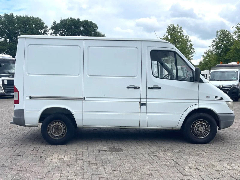 Mercedes-Benz Sprinter 208 3 seats. Very good bus! 100% engine and gearbox! France use - Krovininis mikroautobusas: foto 2 Mercedes-Benz Sprinter 208 3 seats. Very good bus! 100% engine and gearbox! France use - Krovininis mikroautobusas: foto 2
