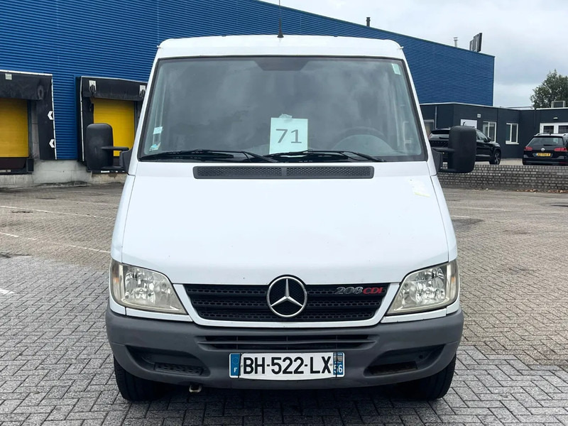 Mercedes-Benz Sprinter 208 3 seats. Very good bus! 100% engine and gearbox! France use - Krovininis mikroautobusas: foto 2 Mercedes-Benz Sprinter 208 3 seats. Very good bus! 100% engine and gearbox! France use - Krovininis mikroautobusas: foto 2