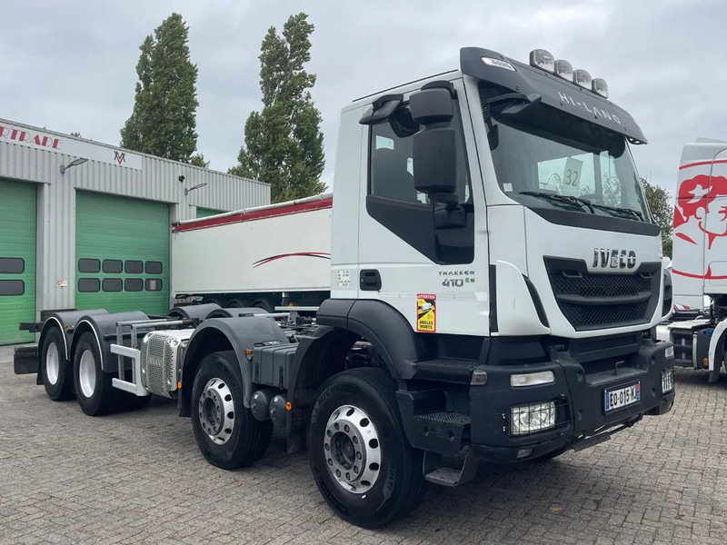 Iveco Trakker 410 PTO, RETARDER, 8x4 , 442000 km! - Vilkikas: foto 3 Iveco Trakker 410 PTO, RETARDER, 8x4 , 442000 km! - Vilkikas: foto 3