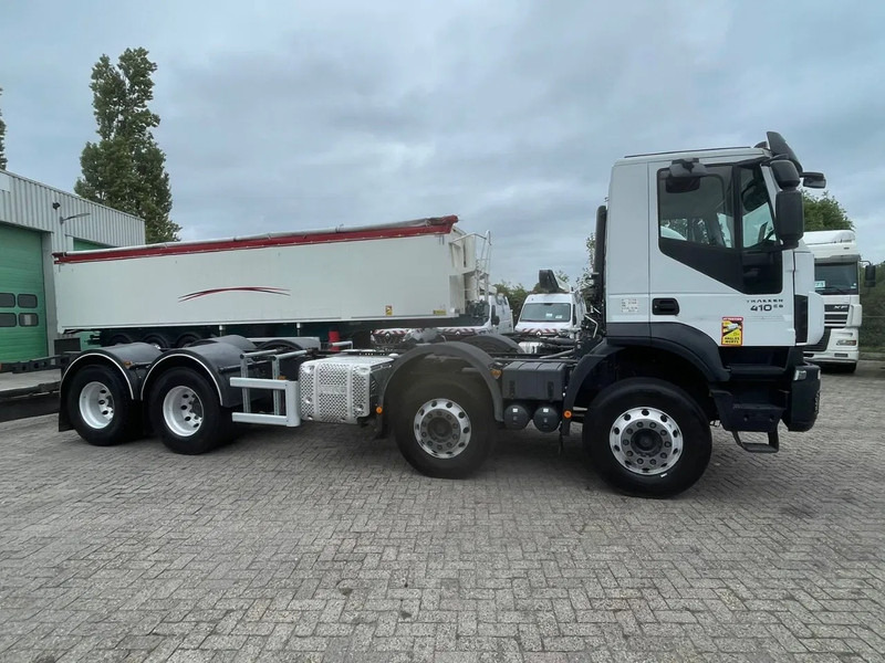 Iveco Trakker 410 PTO, RETARDER, 8x4 , 442000 km! - Vilkikas: foto 4 Iveco Trakker 410 PTO, RETARDER, 8x4 , 442000 km! - Vilkikas: foto 4