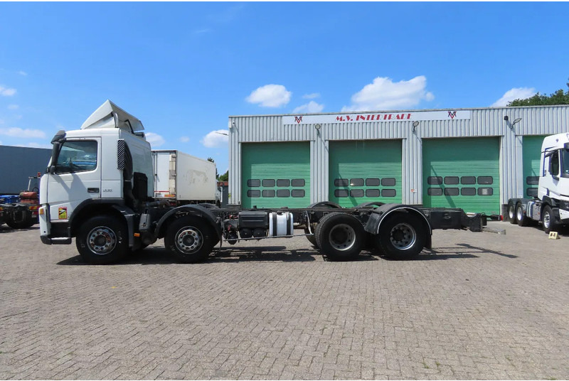 Volvo FM 12.380 8x4 FULL SPRING. 100% condition! - Važiuoklės sunkvežimis: foto 2 Volvo FM 12.380 8x4 FULL SPRING. 100% condition! - Važiuoklės sunkvežimis: foto 2