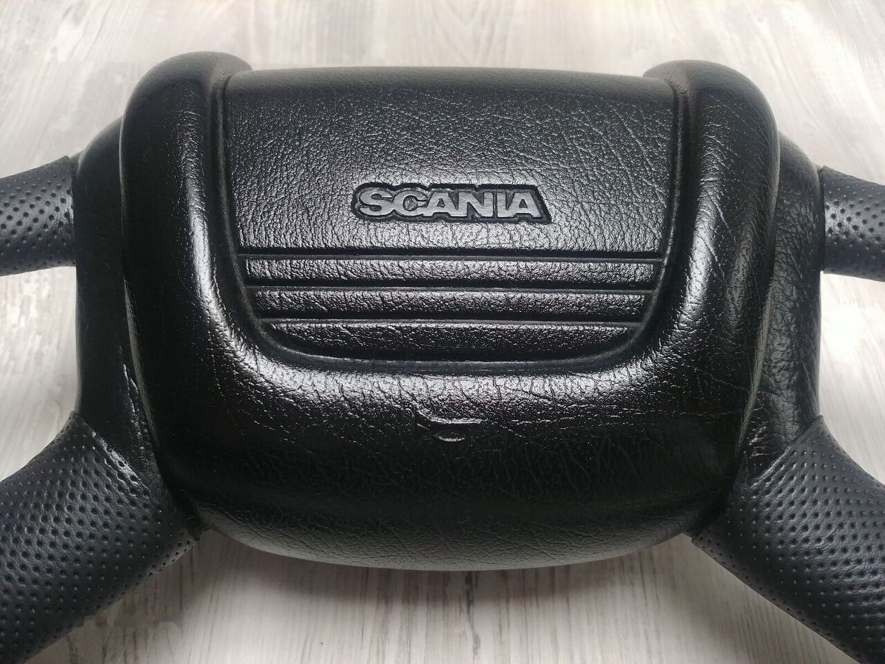 Scania NEW LEATHER Scania 4 - Vairas - Sunkvežimis: foto 5 Scania NEW LEATHER Scania 4 - Vairas - Sunkvežimis: foto 5