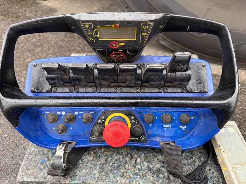 Platforminis/ Bortinis sunkvežimis, Sunkvežimis su kranu DAF CF 75.310 6X2 PRITSCHE + KRAN PM 27 S-4 + RADIO + WINCH - FULL RAMP - LIFT + STEERING AXLE - MANUAL GEARBOX - FR TRUCK: foto 10