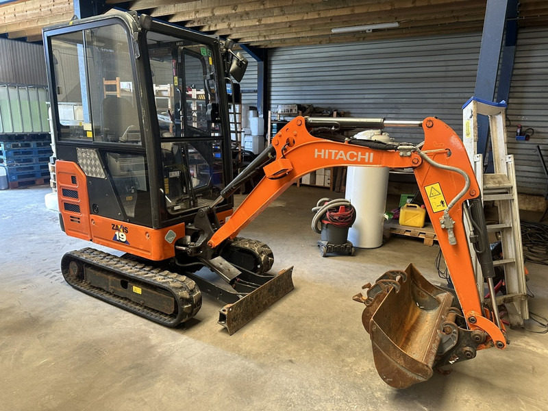 Hitachi ZAXIS ZX19-6 CR 1.9T - 1349H - CABINE - ADJUSTABLE TRACKS - EXTRA HYDR - QUICK HITCH - BE MACHINE - Mini ekskavatorius: foto 1 Hitachi ZAXIS ZX19-6 CR 1.9T - 1349H - CABINE - ADJUSTABLE TRACKS - EXTRA HYDR - QUICK HITCH - BE MACHINE - Mini ekskavatorius: foto 1