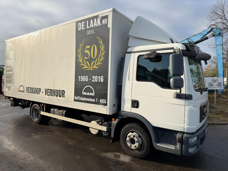 MAN TGL 8.180 4x2 BL COSED BOX / BAKWAGEN / CAISSE FERMEE - *184.000km* - 3 SEATER - EURO 5 - AIR SUSPENSION - BOX 6m00 x 2m49 x 2m38 - BE TRUCK - Furgonas sunkvežimis: foto 1 MAN TGL 8.180 4x2 BL COSED BOX / BAKWAGEN / CAISSE FERMEE - *184.000km* - 3 SEATER - EURO 5 - AIR SUSPENSION - BOX 6m00 x 2m49 x 2m38 - BE TRUCK - Furgonas sunkvežimis: foto 1