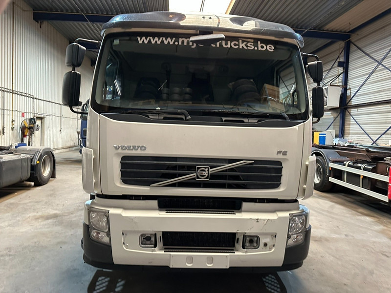 Volvo FE 300 6x2 + crane (20m!) PALFINGER PK18002 E 6x - LIFT / STEERING AXLE - MANUAL - EURO 5 - Sunkvežimis su kranu: foto 2 Volvo FE 300 6x2 + crane (20m!) PALFINGER PK18002 E 6x - LIFT / STEERING AXLE - MANUAL - EURO 5 - Sunkvežimis su kranu: foto 2
