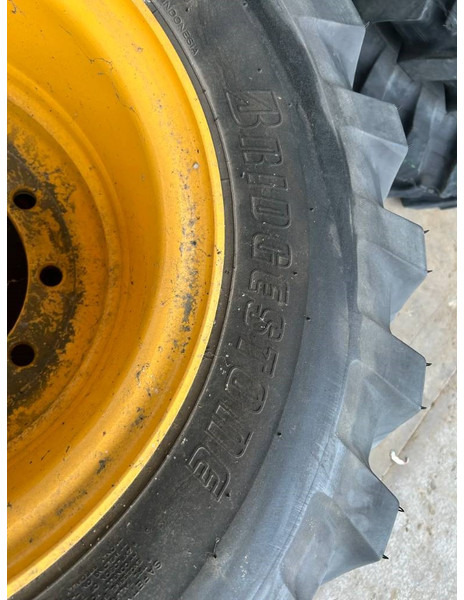 Bridgestone 1000 x 20 Set / 10.00 x 20: 4x2 Tyres - Padangos ir ratlankiai - Statybinė technika: foto 2 Bridgestone 1000 x 20 Set / 10.00 x 20: 4x2 Tyres - Padangos ir ratlankiai - Statybinė technika: foto 2