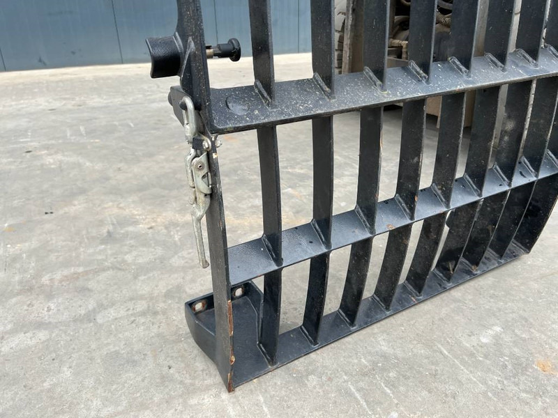 Cat M313D / M315D / M316D / M318D / M322D / M325D - Kabina ir interjeras - Statybinė technika: foto 4 Cat M313D / M315D / M316D / M318D / M322D / M325D - Kabina ir interjeras - Statybinė technika: foto 4