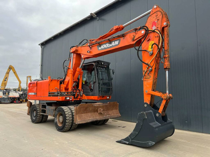 Doosan DX210W - Ratinis ekskavatorius: foto 3 Doosan DX210W - Ratinis ekskavatorius: foto 3