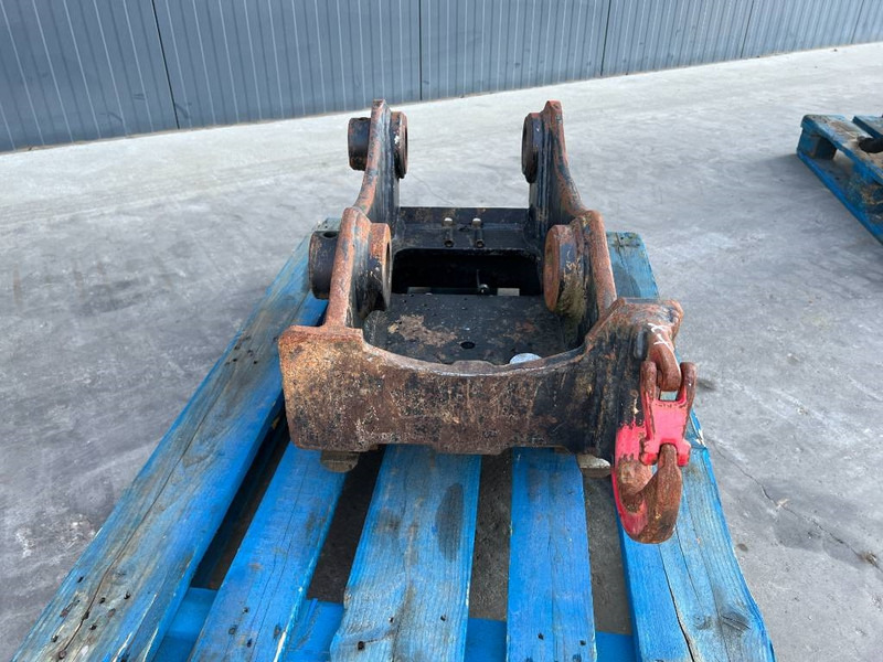 OilQuick OQ65 - 311F / 313F / 315F - Greita jungtis - Statybinė technika: foto 2 OilQuick OQ65 - 311F / 313F / 315F - Greita jungtis - Statybinė technika: foto 2