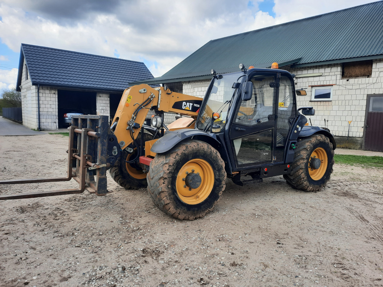 CATERPILLAR TH336 Agri - Ratinis krautuvas: foto 1 CATERPILLAR TH336 Agri - Ratinis krautuvas: foto 1