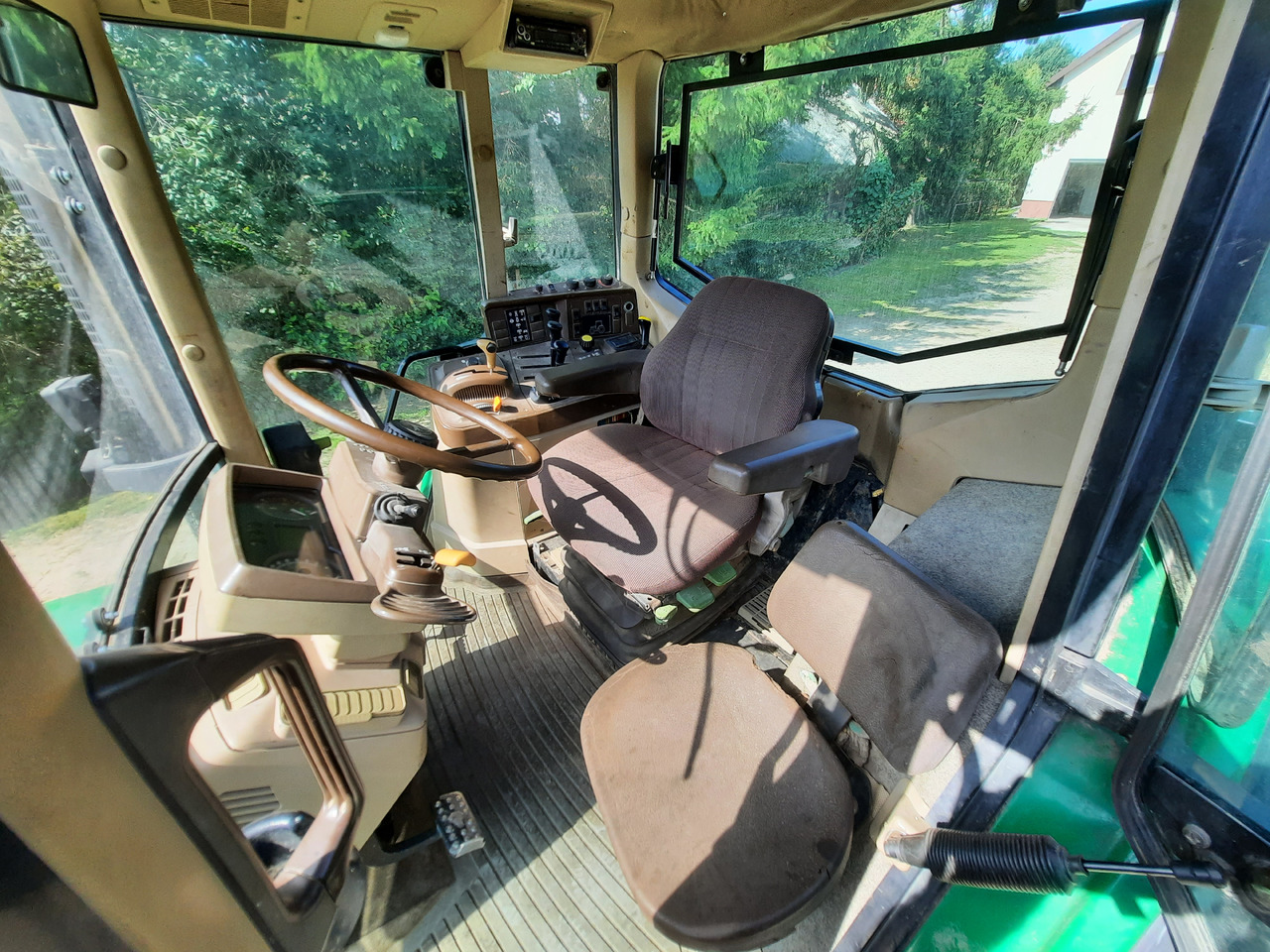 JOHN DEERE 6910 - Traktorius: foto 2 JOHN DEERE 6910 - Traktorius: foto 2