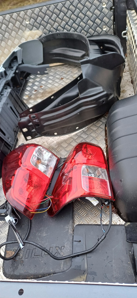 TOYOTA HILUX Extracab (2023 r.) NOWA paka skrzynia - Kita technika: foto 2 TOYOTA HILUX Extracab (2023 r.) NOWA paka skrzynia - Kita technika: foto 2