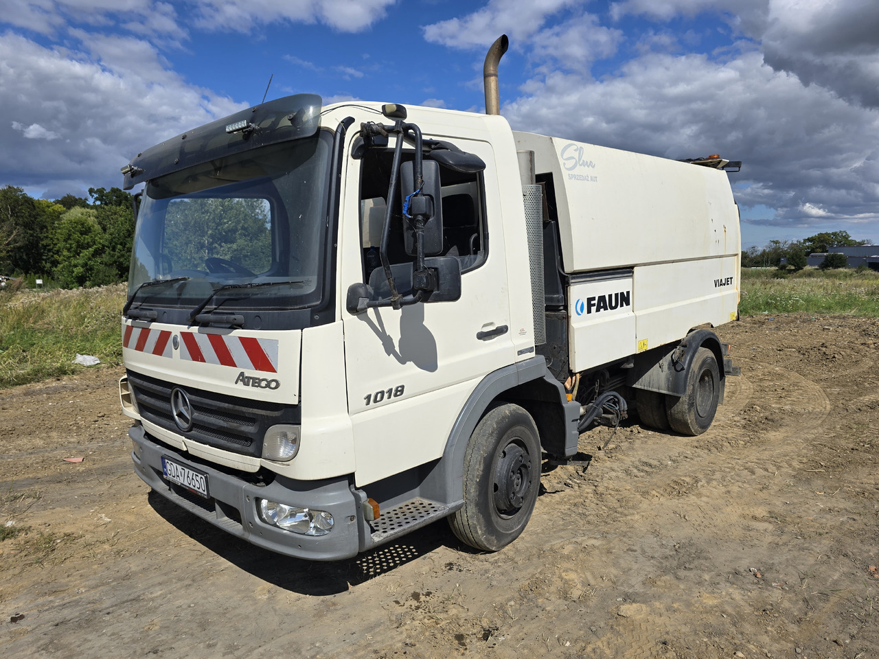 MERCEDES-BENZ Atego - Gatvių šlavimo mašina: foto 1 MERCEDES-BENZ Atego - Gatvių šlavimo mašina: foto 1