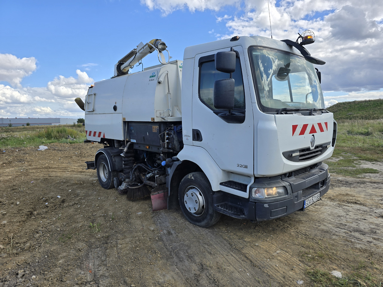 RENAULT Midlum - Gatvių šlavimo mašina: foto 1 RENAULT Midlum - Gatvių šlavimo mašina: foto 1