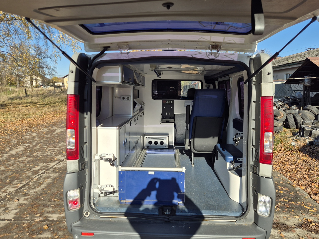 RENAULT Trafic 2.0 dCi 115 KM - Greitosios pagalbos automobilis: foto 5 RENAULT Trafic 2.0 dCi 115 KM - Greitosios pagalbos automobilis: foto 5