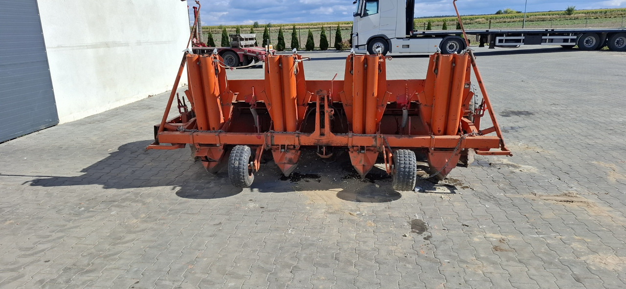 UDERHAUG 351 - Bulvių sodinamoji: foto 1 UDERHAUG 351 - Bulvių sodinamoji: foto 1