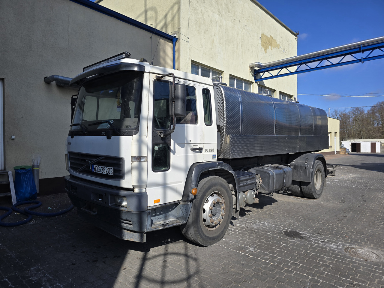 VOLVO FL 220 - Autocisterna: foto 3 VOLVO FL 220 - Autocisterna: foto 3