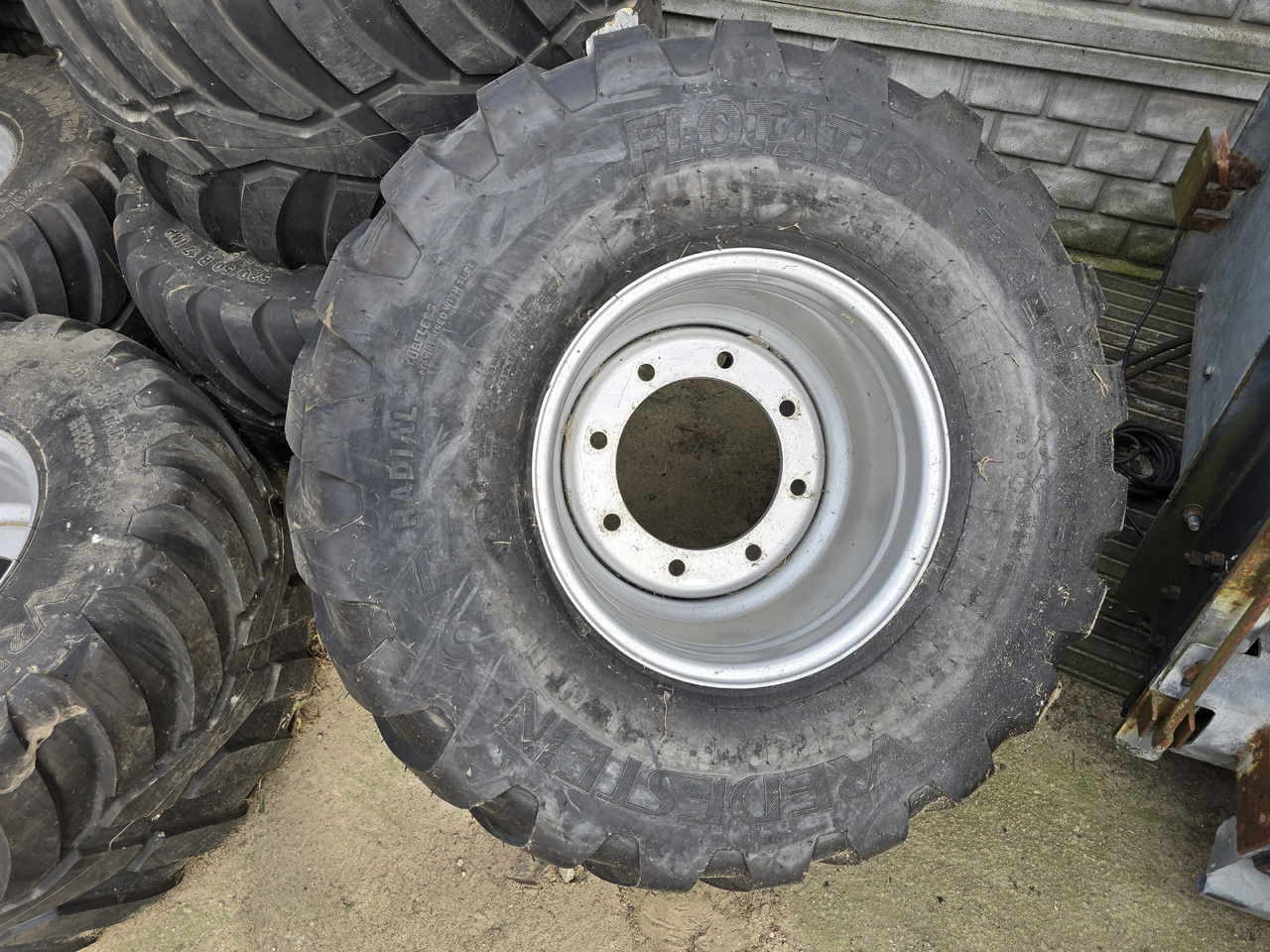 VREDESTEIN 520/50 R17 IMP - Ratas - Žemės ūkio technika: foto 2 VREDESTEIN 520/50 R17 IMP - Ratas - Žemės ūkio technika: foto 2