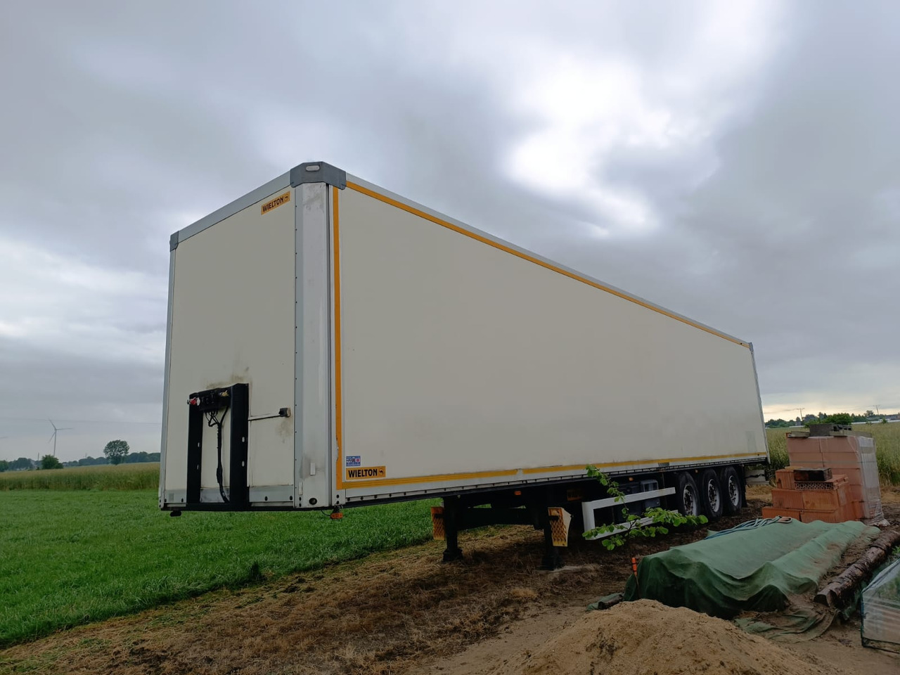 Wielton NS34FT - Furgonas puspriekabė: foto 4 Wielton NS34FT - Furgonas puspriekabė: foto 4