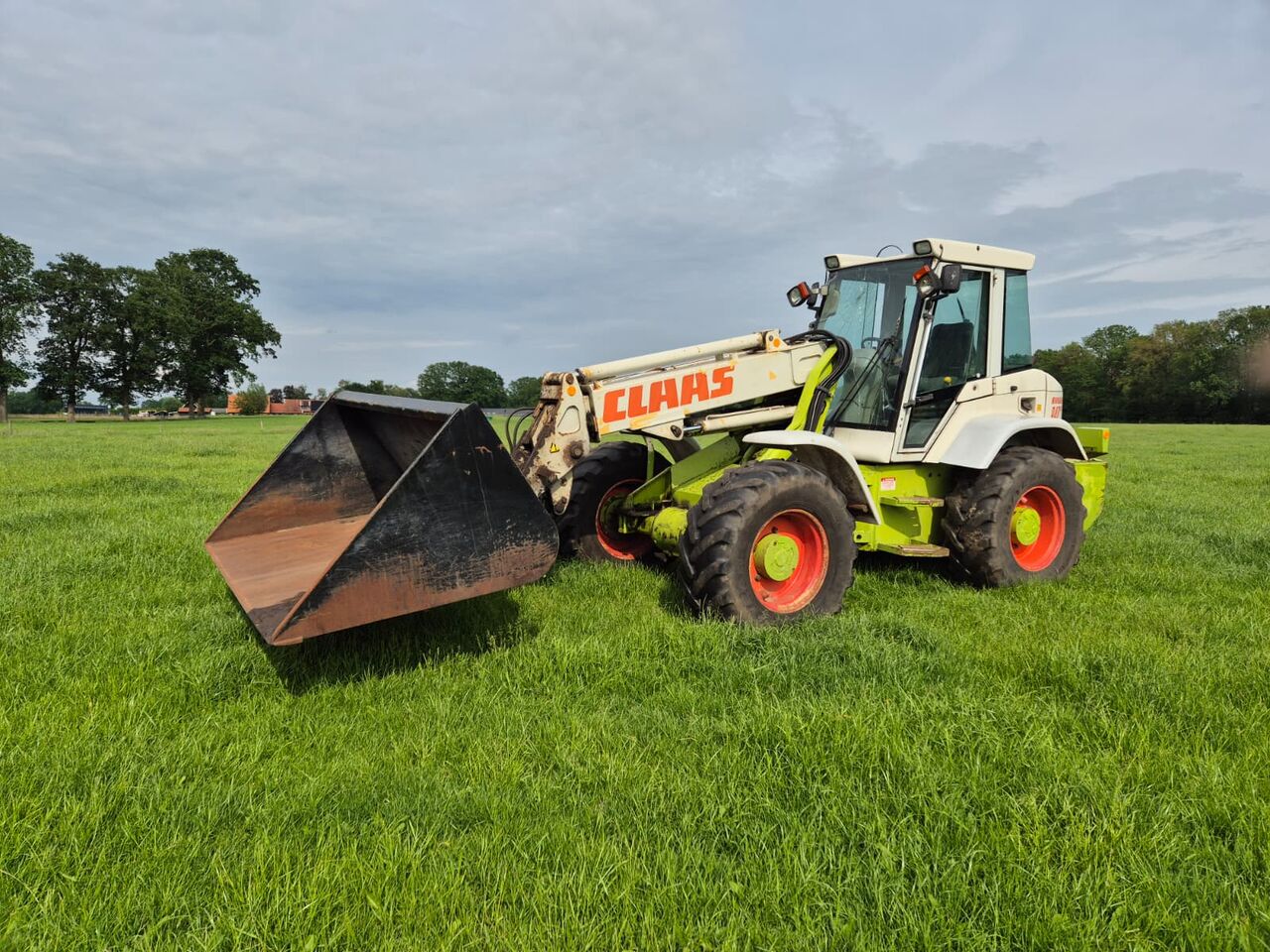 Claas Ranger 940 RX - Ratinis krautuvas: foto 1 Claas Ranger 940 RX - Ratinis krautuvas: foto 1