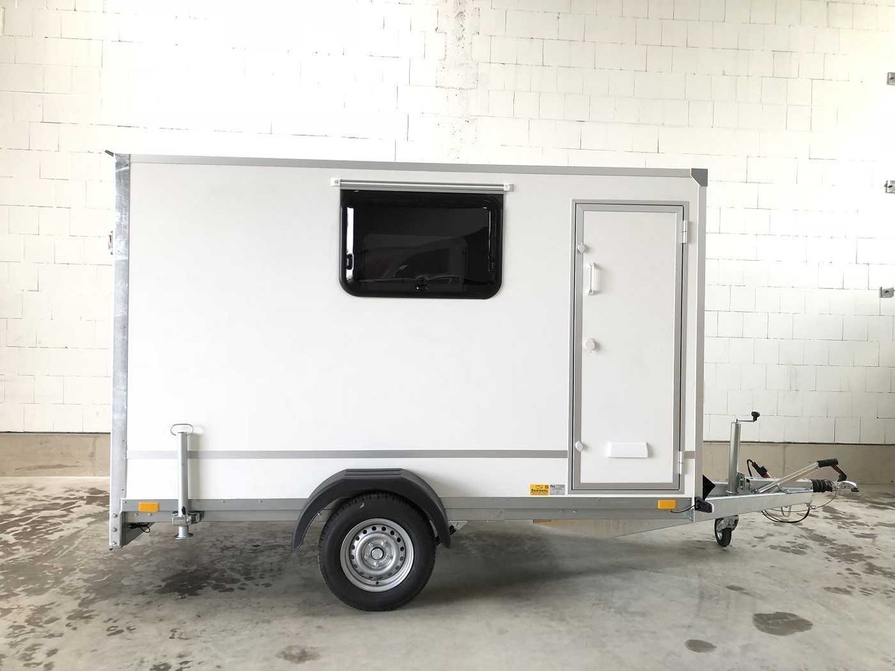 BLYSS F1330HD Rampe Tür 2 Fenster Kofferanhänger - Furgonas priekaba: foto 5 BLYSS F1330HD Rampe Tür 2 Fenster Kofferanhänger - Furgonas priekaba: foto 5