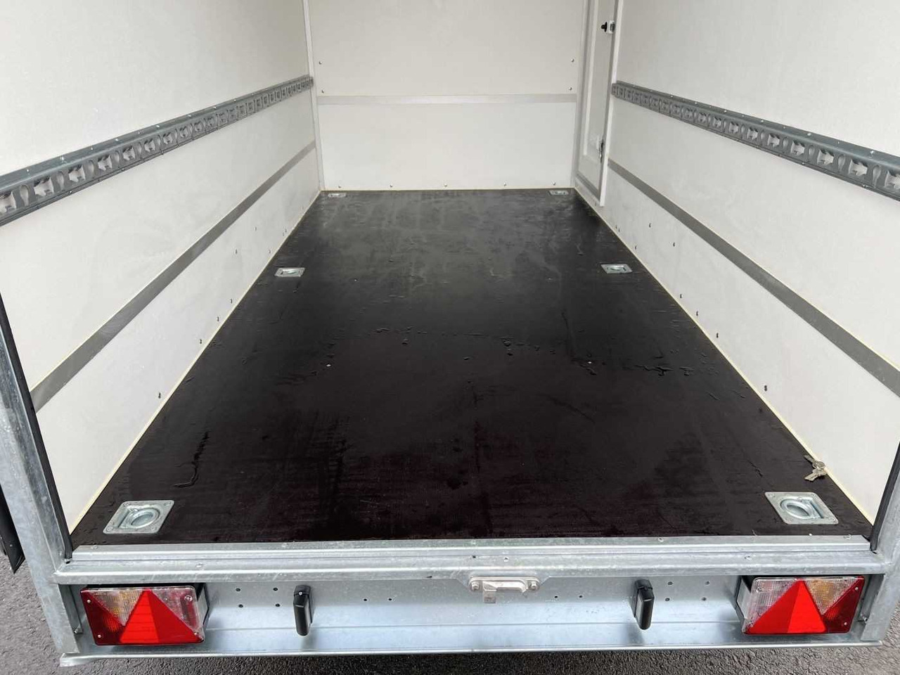 BLYSS F1330HD Seitentür Kofferanhänger - Furgonas priekaba: foto 5 BLYSS F1330HD Seitentür Kofferanhänger - Furgonas priekaba: foto 5