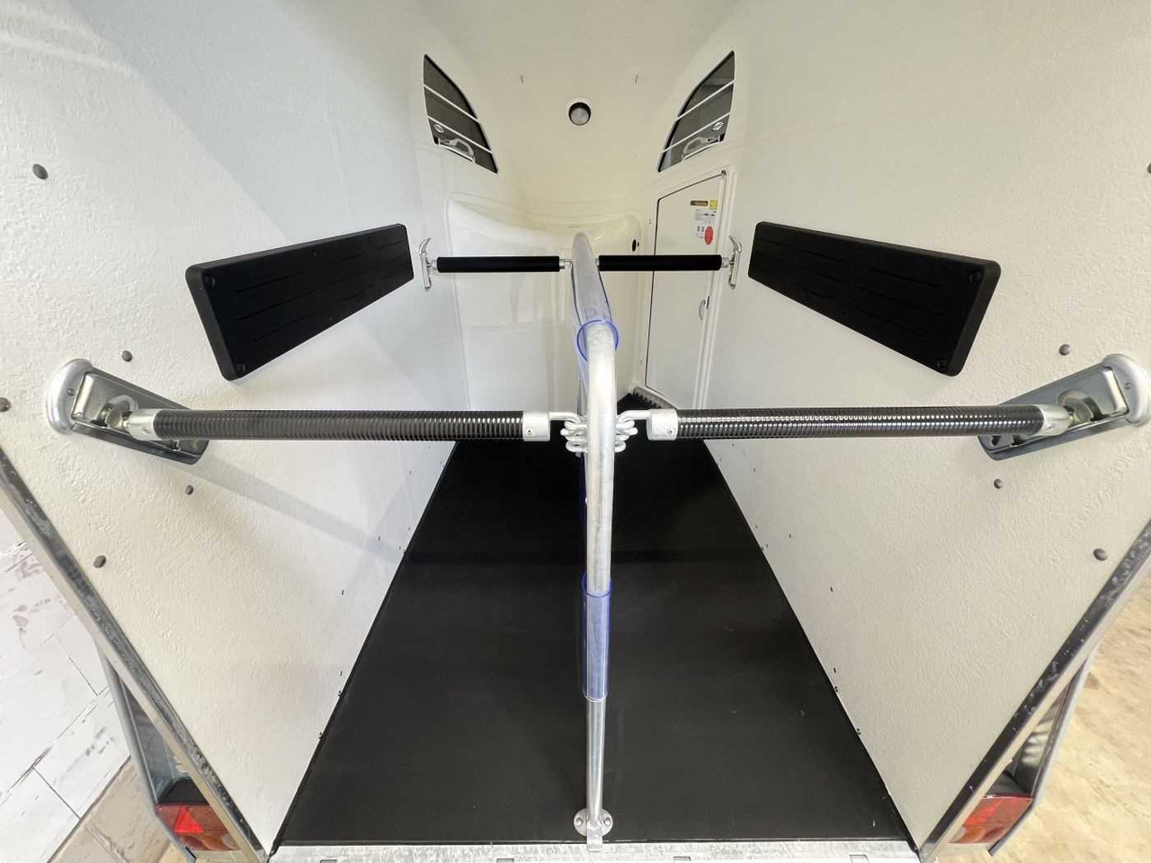 BOECKMANN Comfort Neu ALF Pferdeanhänger - Priekaba žirgams vežti: foto 5 BOECKMANN Comfort Neu ALF Pferdeanhänger - Priekaba žirgams vežti: foto 5