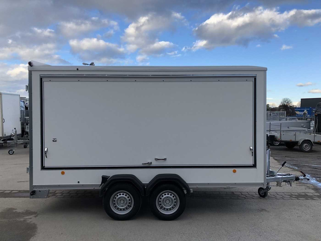 BOECKMANN KT 4018/27 H Aufstellklappe Kofferanhänger - Furgonas priekaba: foto 2 BOECKMANN KT 4018/27 H Aufstellklappe Kofferanhänger - Furgonas priekaba: foto 2