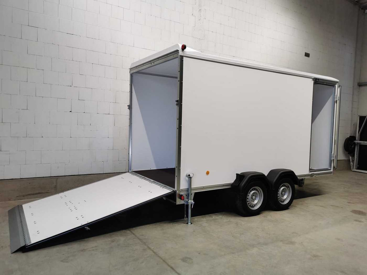 BOECKMANN KT 4018/27 H Rampe+Tür+Stützen Kofferanhänger - Furgonas priekaba: foto 4 BOECKMANN KT 4018/27 H Rampe+Tür+Stützen Kofferanhänger - Furgonas priekaba: foto 4