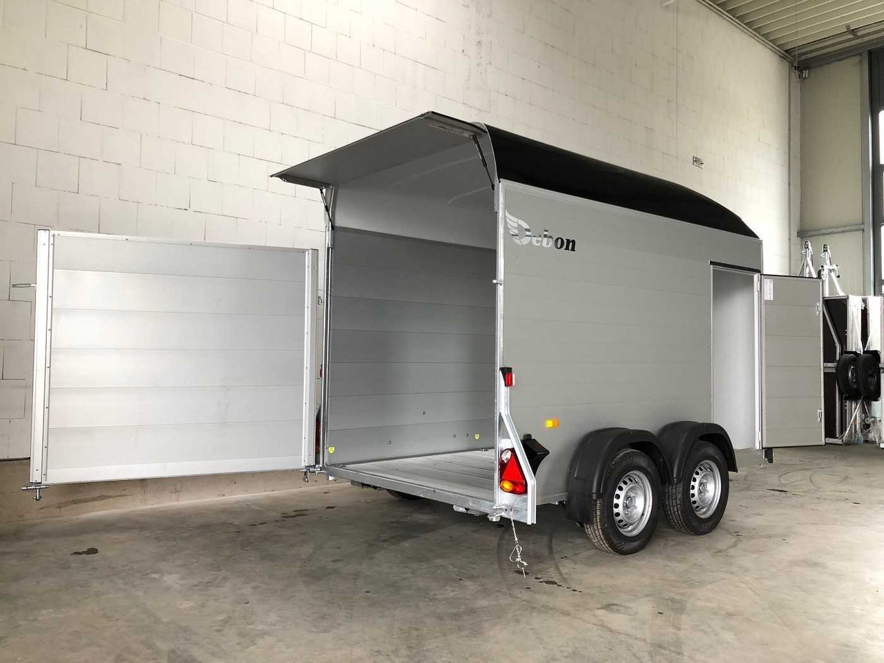 CHEVAL LIBERTE C500 Roadster 2 Türen Kofferanhänger - Motociklo priekaba: foto 4 CHEVAL LIBERTE C500 Roadster 2 Türen Kofferanhänger - Motociklo priekaba: foto 4